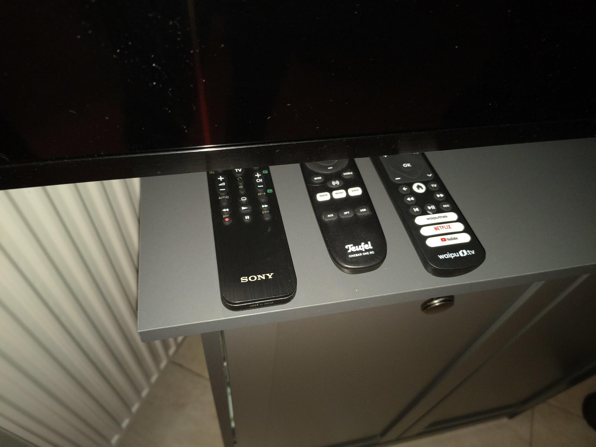 Übersicht: Fernbedienungen für Sony TV, waipu und Teufel